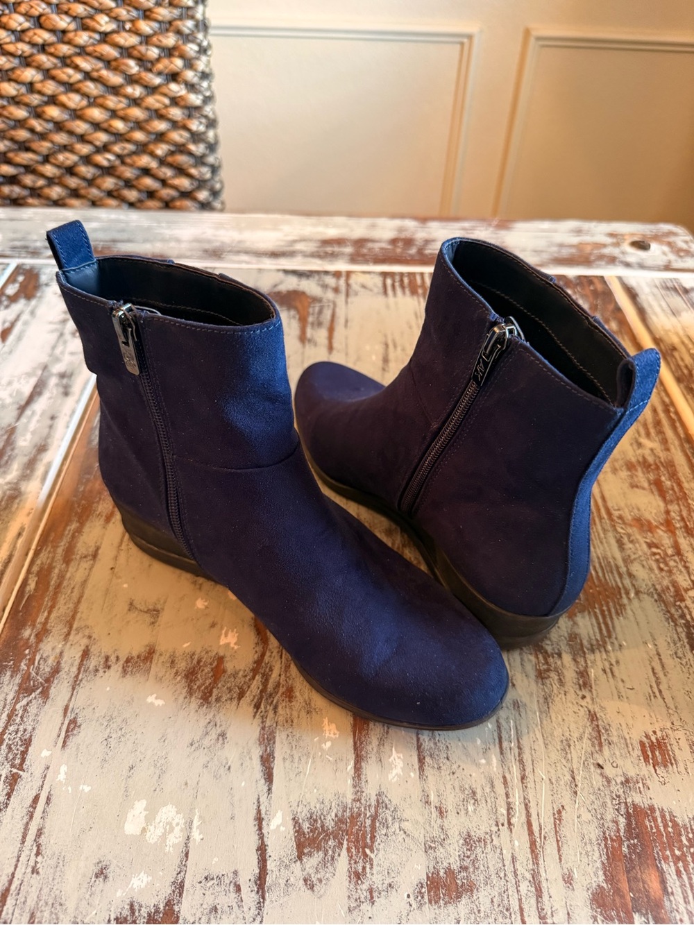 Women's Anne Klein Navy Suede Zip-Back Ankle Boots, size 7